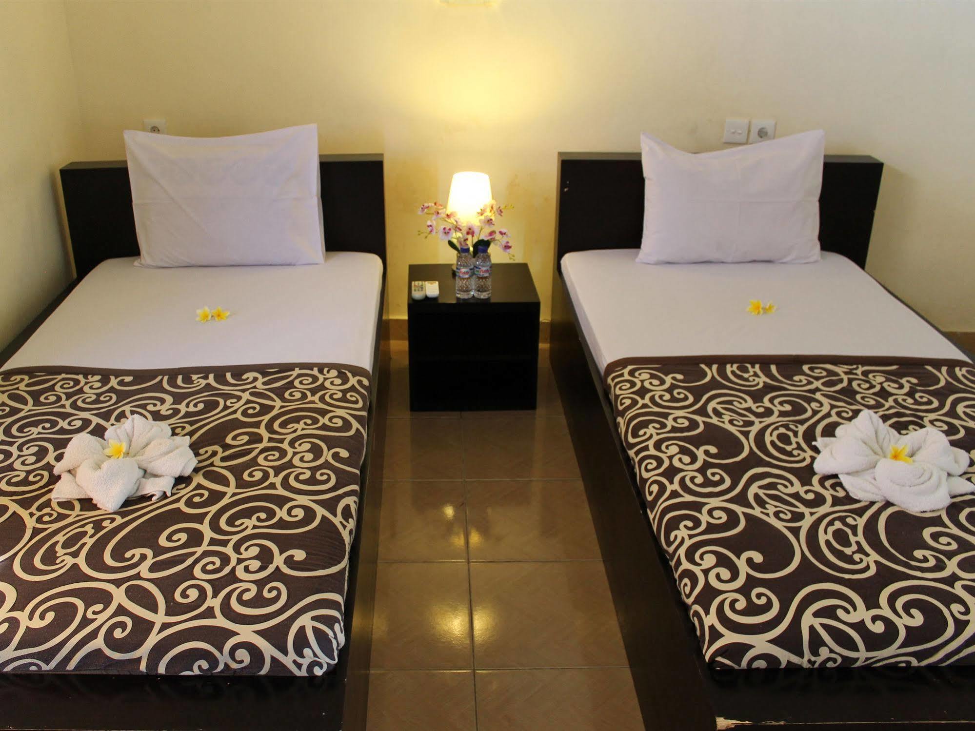 Vaccinated Staff - Oyo 3523 Gong Corner Homestay Kuta Lombok Exterior foto